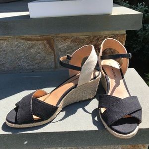 Lucky Brand’s Karoly Espadrille in black linen, Size 10, never worn twice!